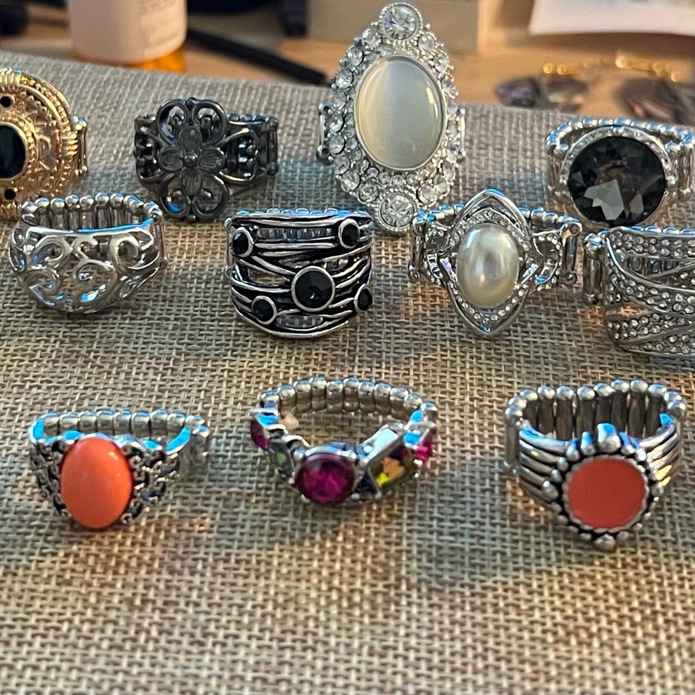 109 pieces of Paparazzi jewelry